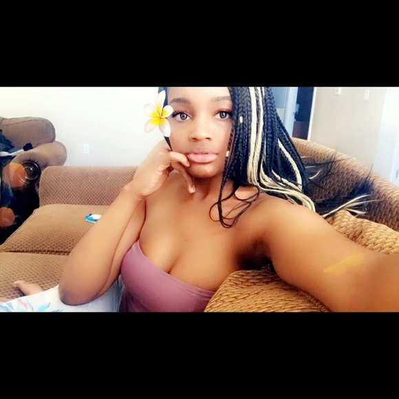 Meet your Posher, Alexis - Picture 3 of 6